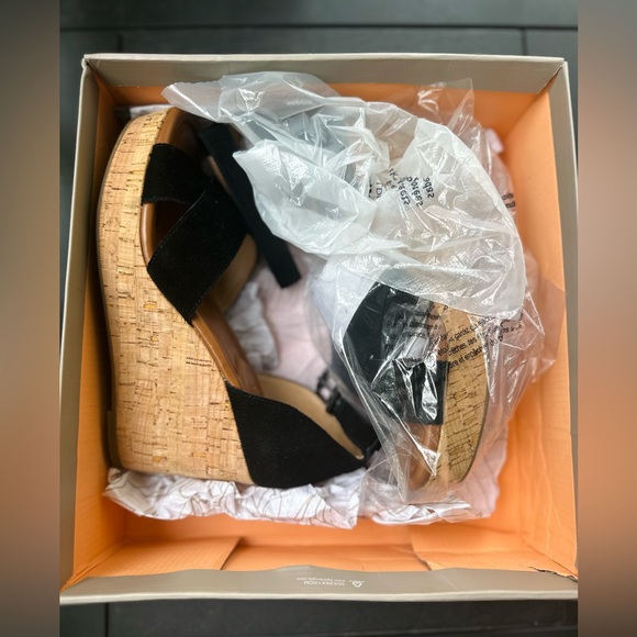 New Crown Vintage Women’s Black Leather Platform Sandals - Picture 7 of 8